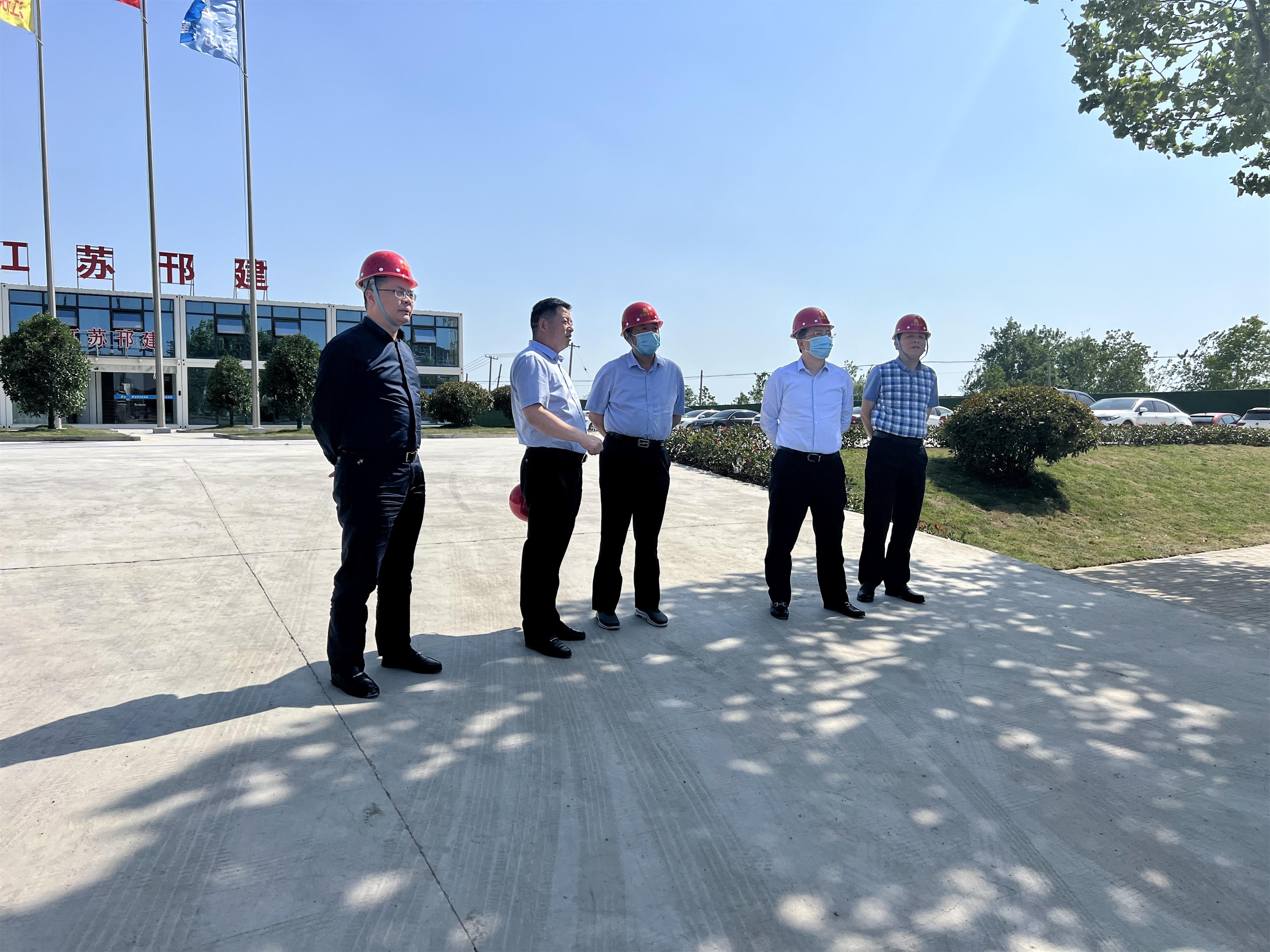 圖1-1、范世宏董事長在宿遷調(diào)研在建項目建設(shè).jpg