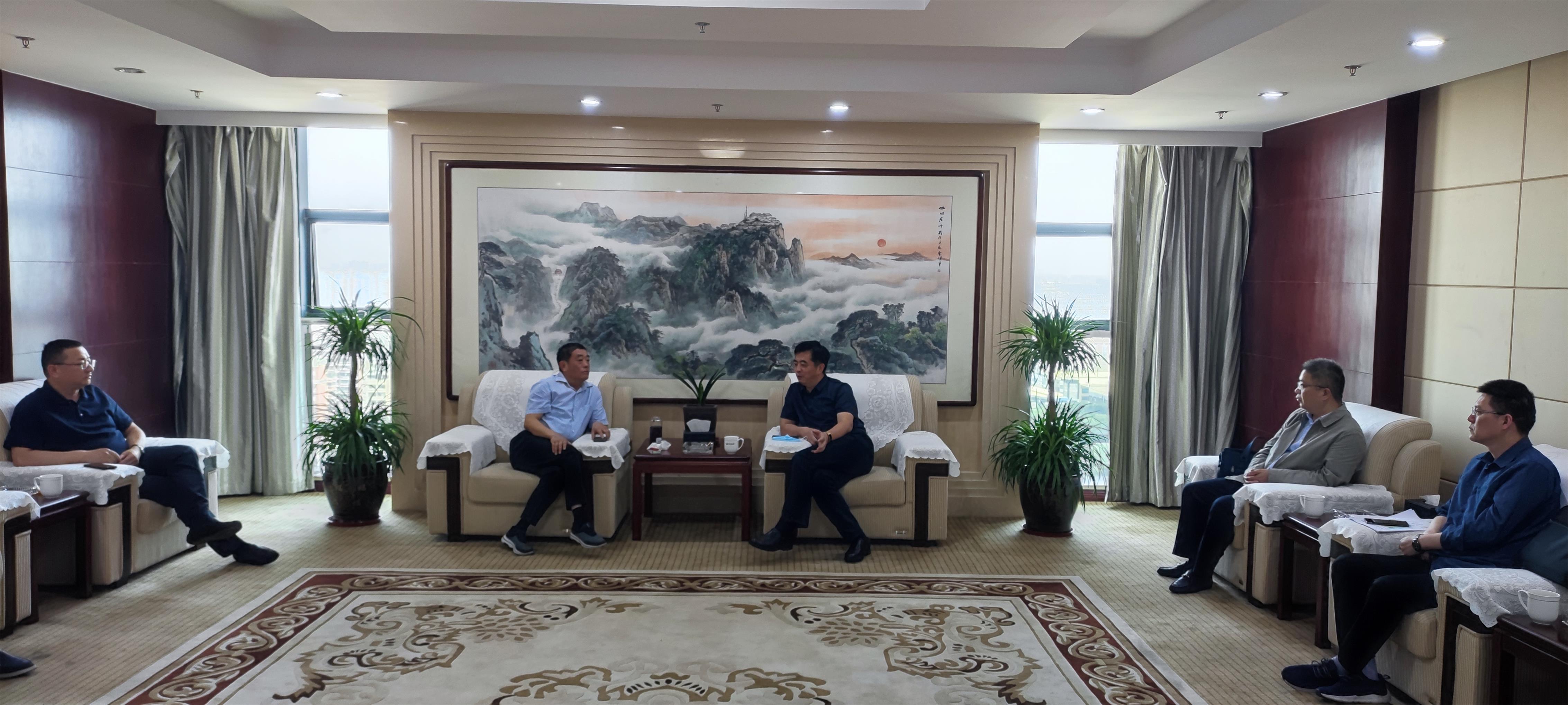 圖1-9、范世宏董事長會見揚(yáng)州生態(tài)科技新城管委會副主任陳彬一行.jpg