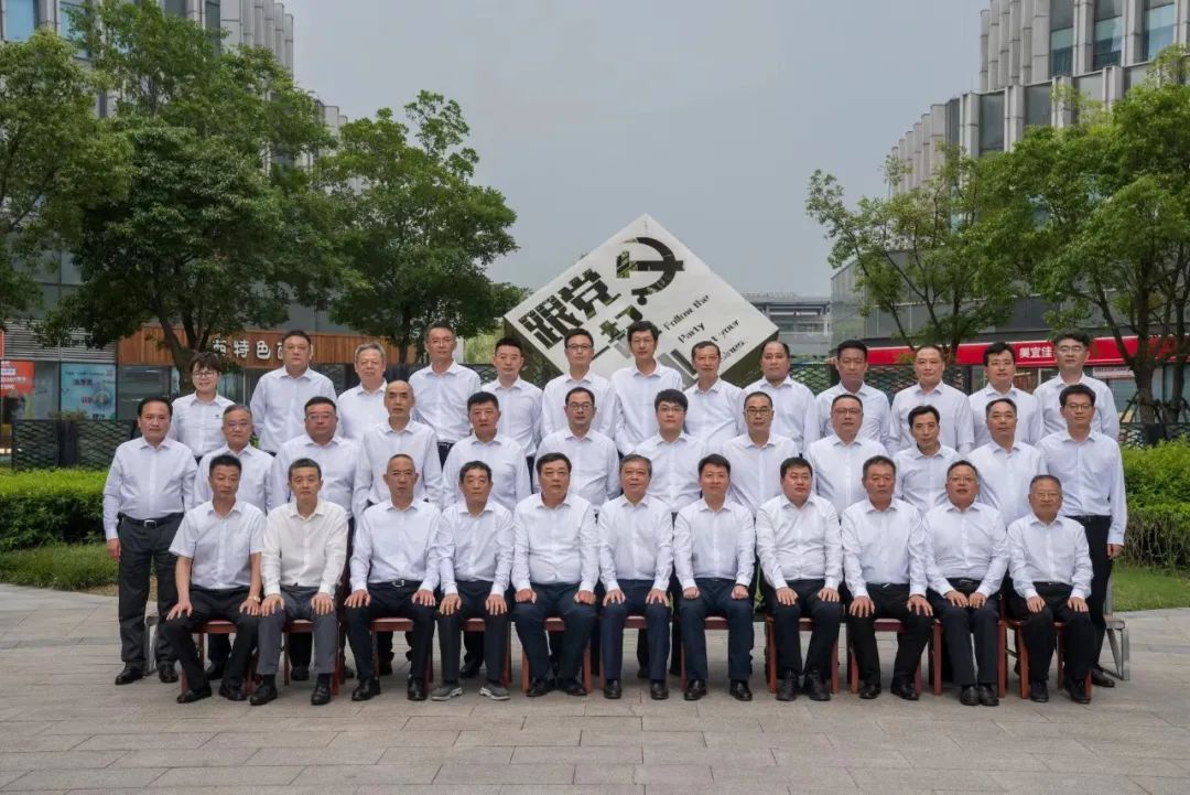 圖1-2、范世宏董事長(zhǎng)參加江蘇華建股東大會(huì)暨八屆二次董事會(huì).jpg