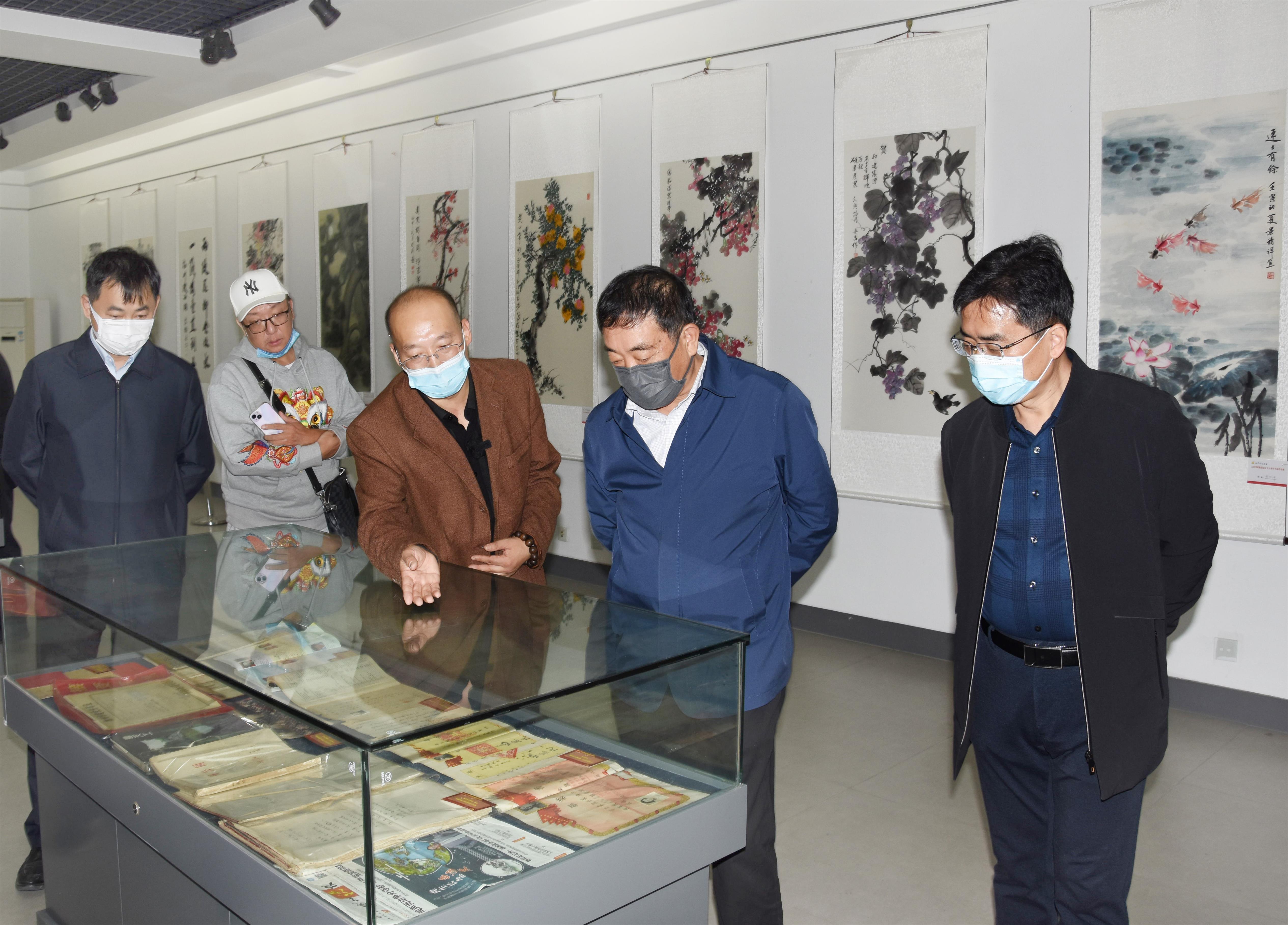 圖1-3、參觀收藏品.jpg