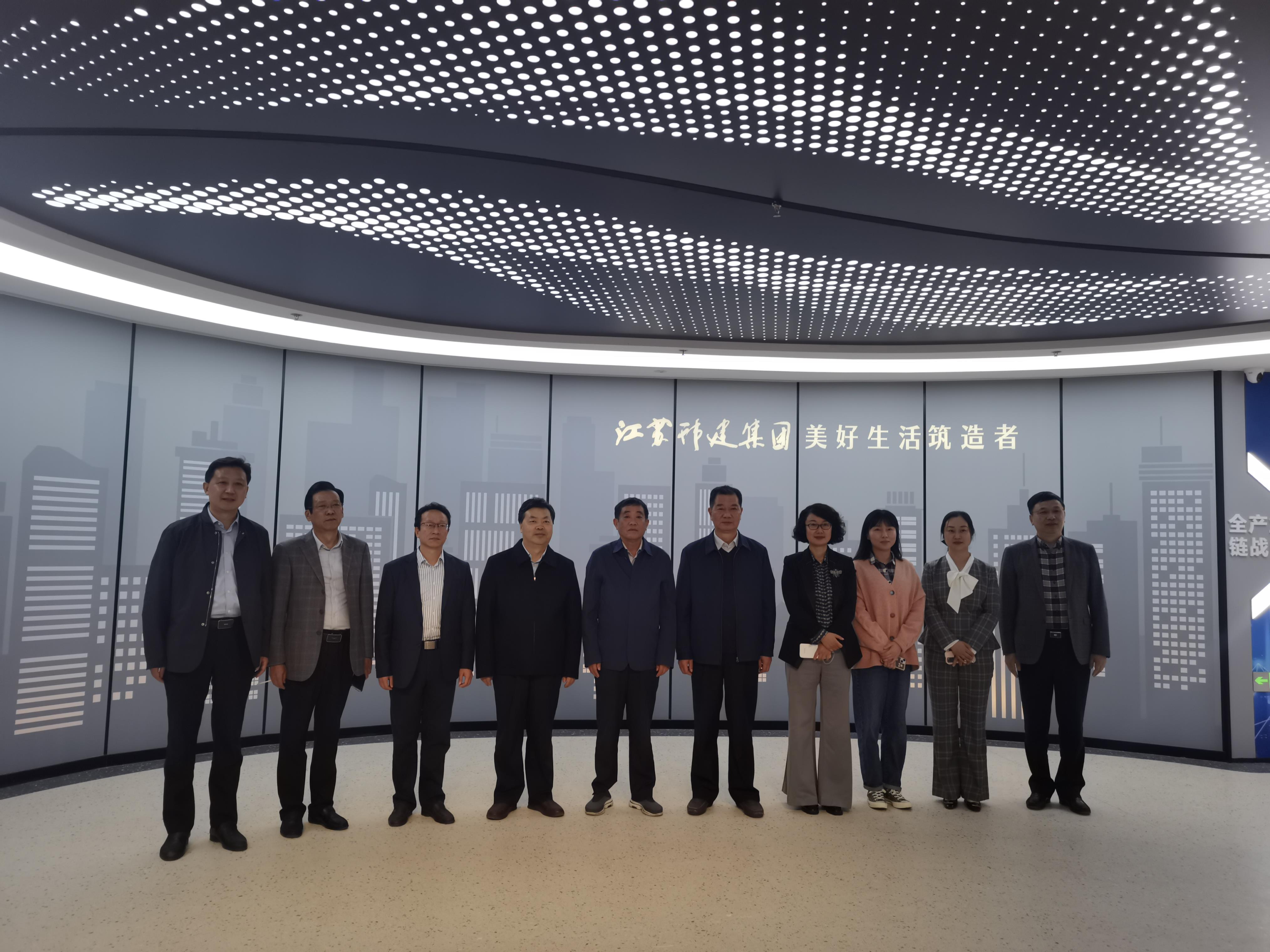 圖1-2、張家來副局長參觀集團(tuán)體驗(yàn)館.jpg