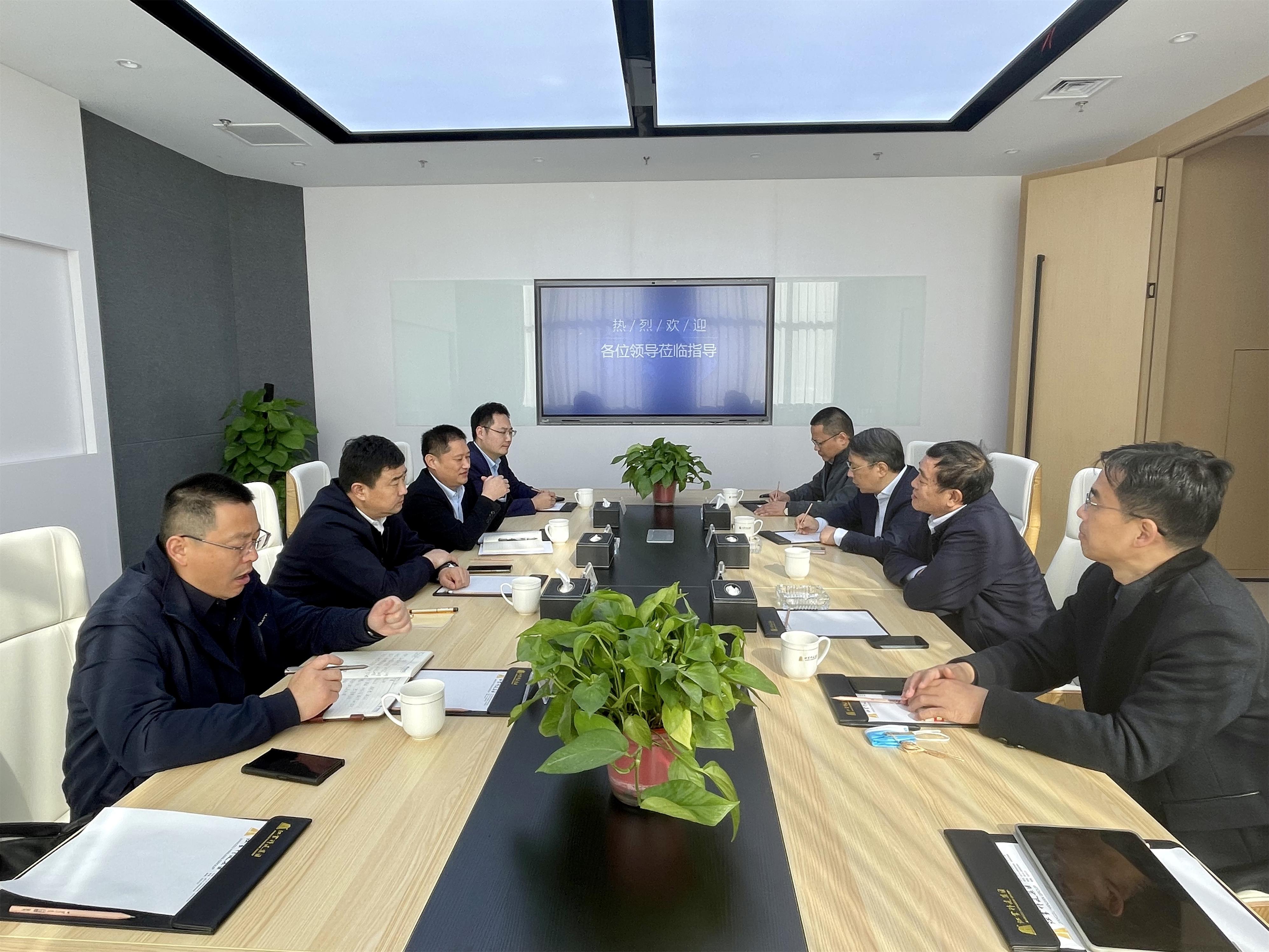 圖1-1-1、宿遷經(jīng)開(kāi)區(qū)王峰主任一行調(diào)研集團(tuán)公司.jpg